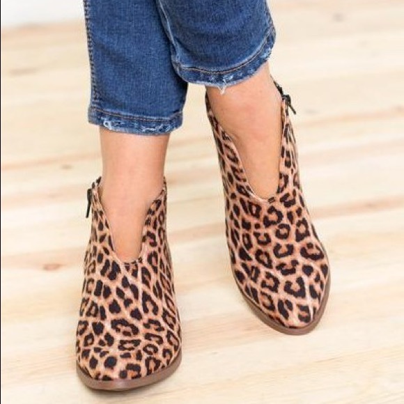 Last 5.5 Leopard ankle bootie - Picture 3 of 8